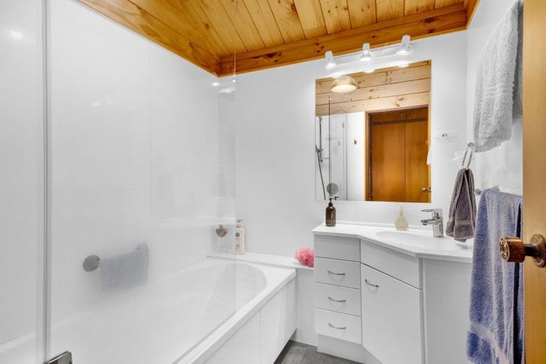 Photo of property in 16 Heaphy Road, Opunake, 4616