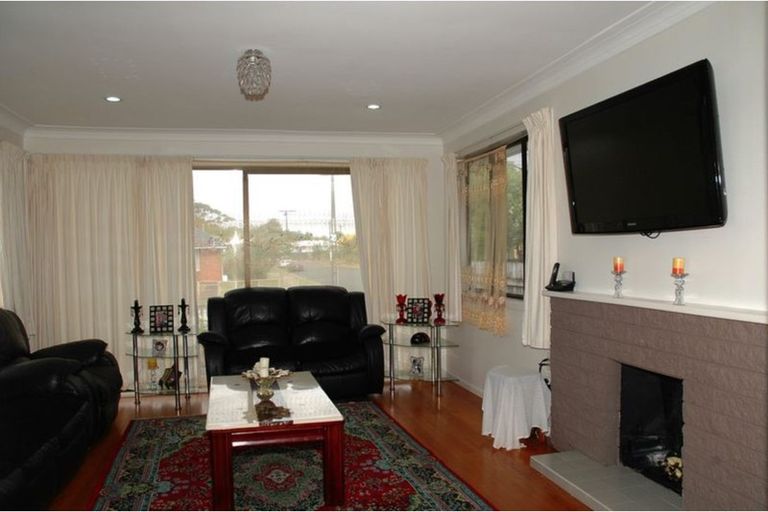 Photo of property in 11 Tiraumea Drive, Pakuranga, Auckland, 2010