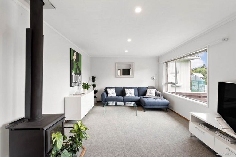 Photo of property in 2/28 Scarlock Avenue, Browns Bay, Auckland, 0630