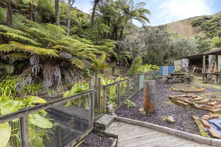 Photo of property in 19 Sandy Bay Road, Black Rock, Picton, 7282