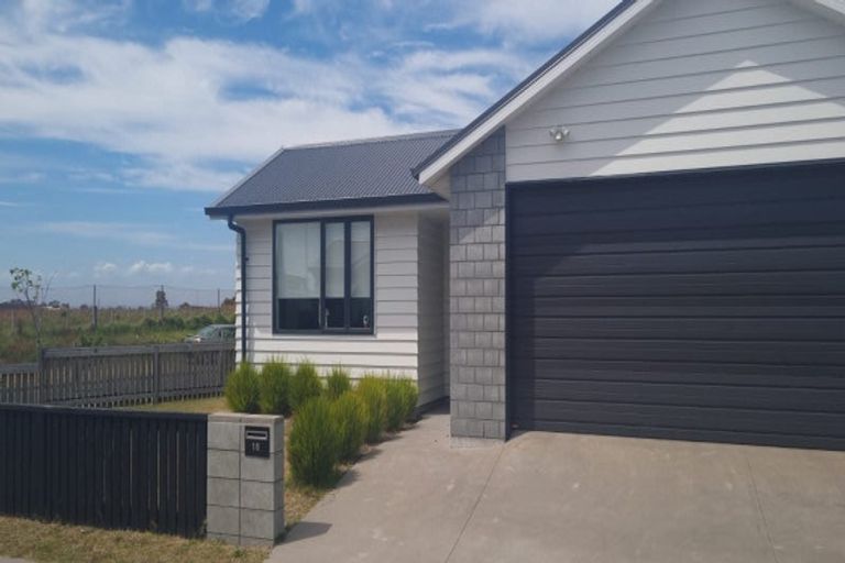 Photo of property in 18 Anchor Crescent, Papamoa, 3118