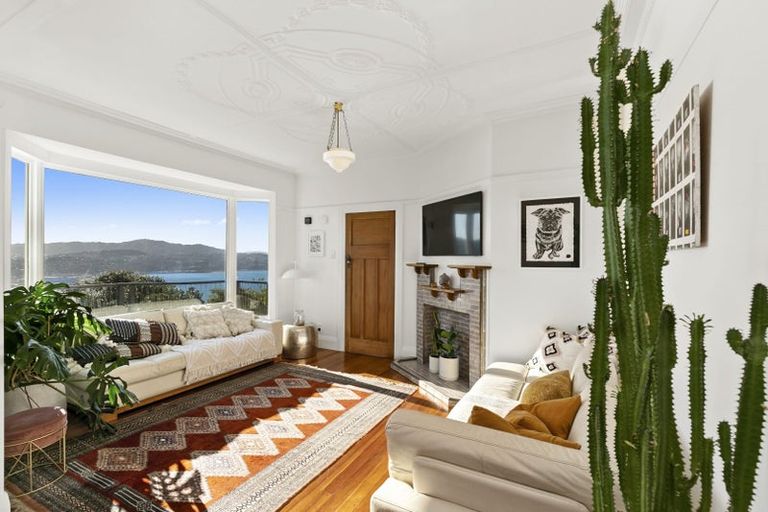 Photo of property in 53 Palliser Road, Roseneath, Wellington, 6011