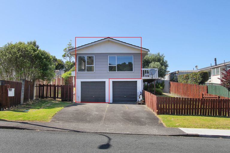 Photo of property in 2/117 Lynn Road, Bayview, Auckland, 0629
