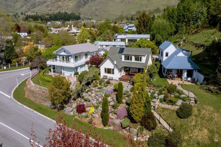 Photo of property in 53 Sargood Drive, Wanaka, 9305