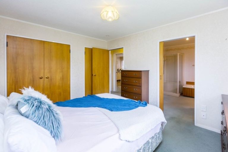 Photo of property in 2/8 Hay Street, Ebdentown, Upper Hutt, 5018