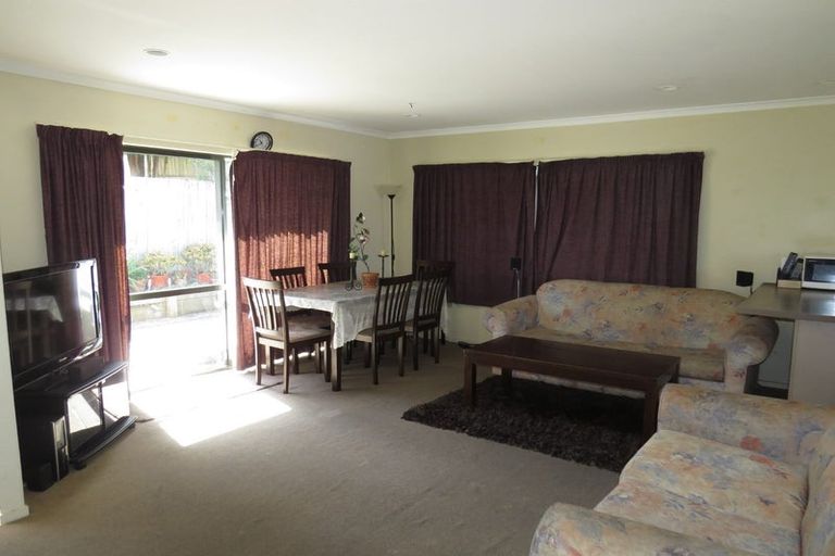Photo of property in 147 Aviemore Drive, Highland Park, Auckland, 2010
