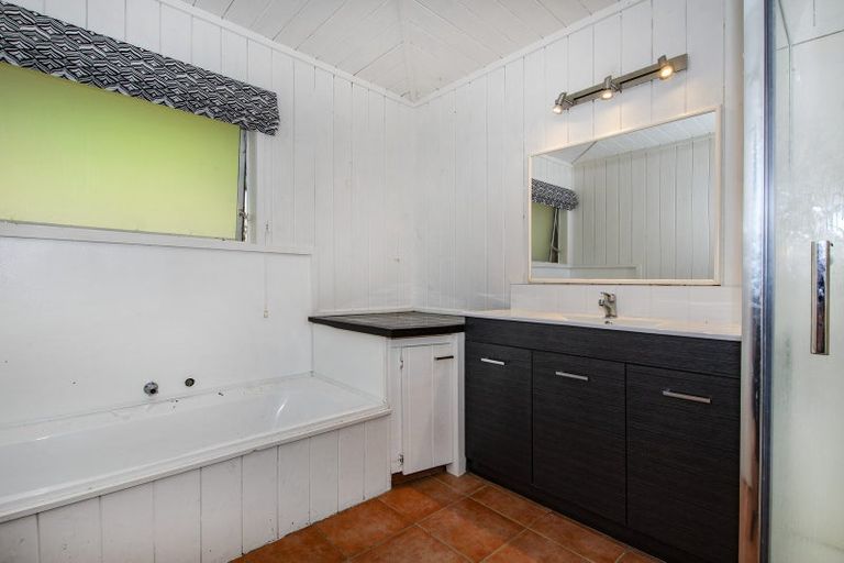 Photo of property in 15 Waimahanga Road, Onerahi, Whangarei, 0110