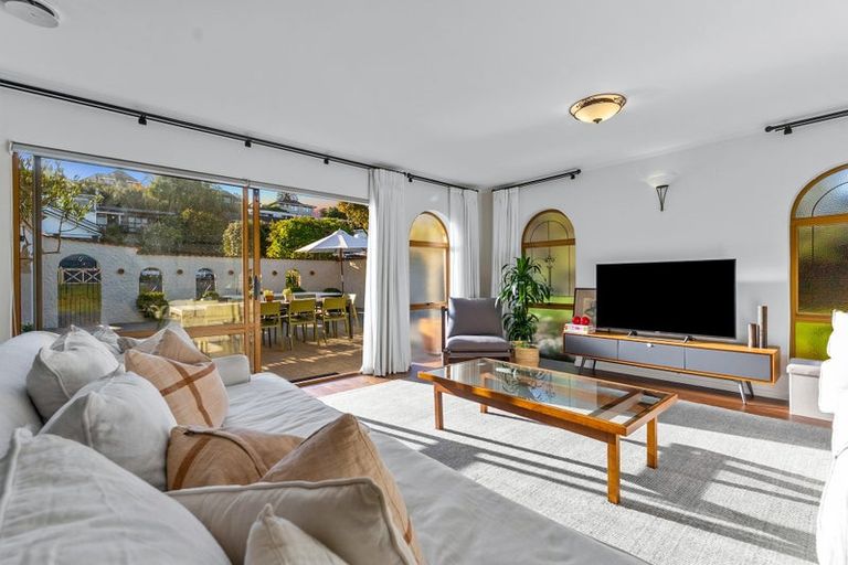 Photo of property in 84 Chelsea View Drive, Chatswood, Auckland, 0626