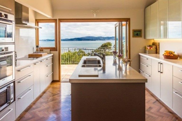 Photo of property in 28 Ngaumatau Road, Point Howard, Lower Hutt, 5013