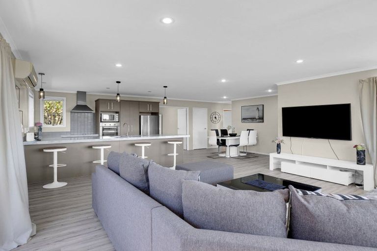 Photo of property in 6 Raddington Way, Huntington, Hamilton, 3210