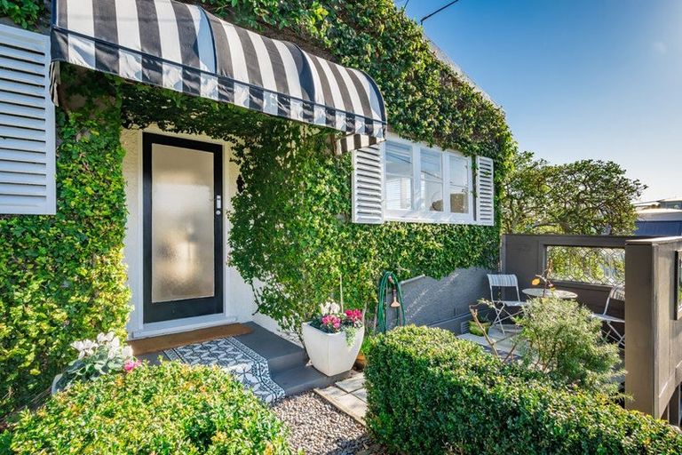 Photo of property in 118 Seaview Road, Paraparaumu Beach, Paraparaumu, 5032