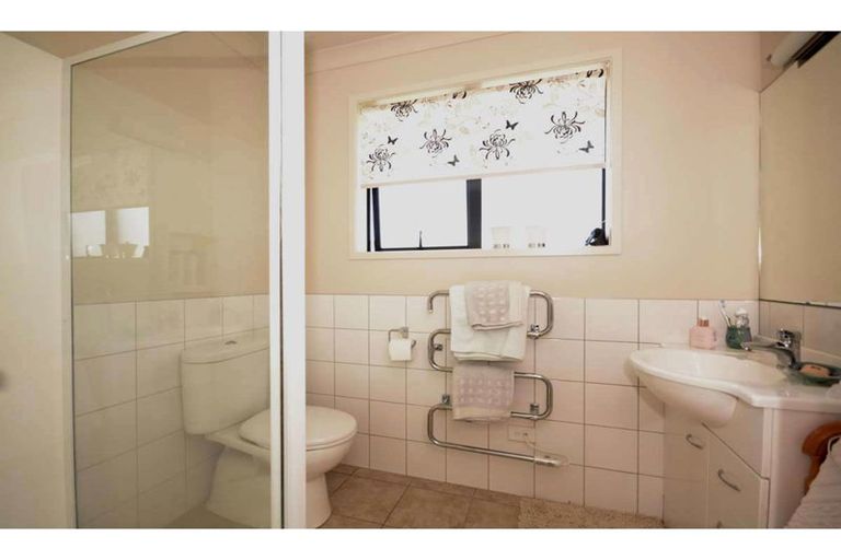 Photo of property in 28 Ranui Avenue, Kerikeri, 0230