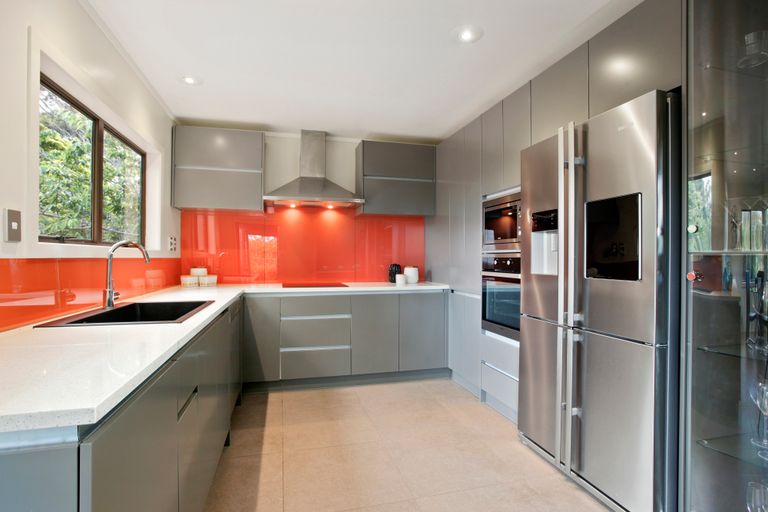 Photo of property in 24 Atarua Gardens, Waiatarua, Auckland, 0604