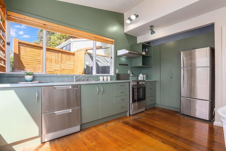 Photo of property in 14a Trevor Terrace, Paremata, Porirua, 5024