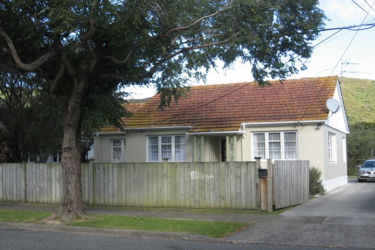 Photo of property in 32 Pilcher Crescent, Naenae, Lower Hutt, 5011