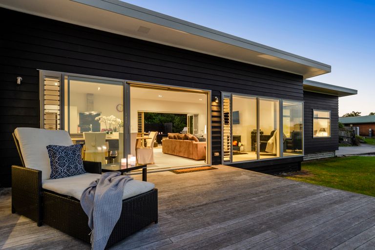 Photo of property in 22 Wonderview Road, Leigh, 0985