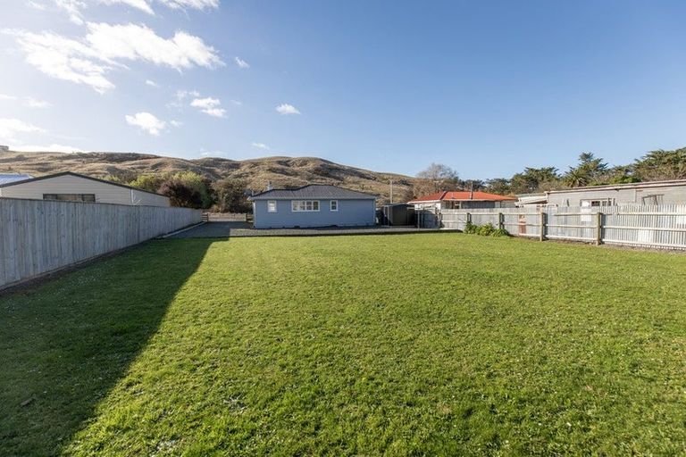 Photo of property in 20 Blake Street, Porangahau, 4293