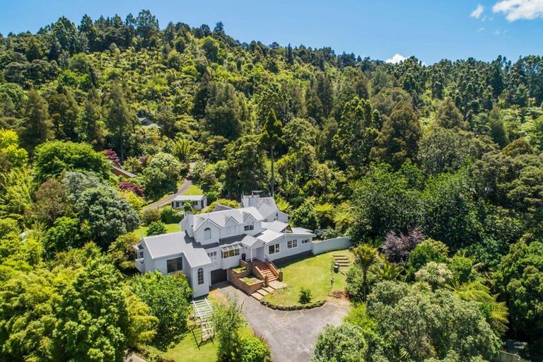 Photo of property in 207 Woodlands Park Road, Titirangi, Auckland, 0604