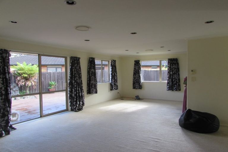 Photo of property in 60 South Kensington Way, Henderson, Auckland, 0612