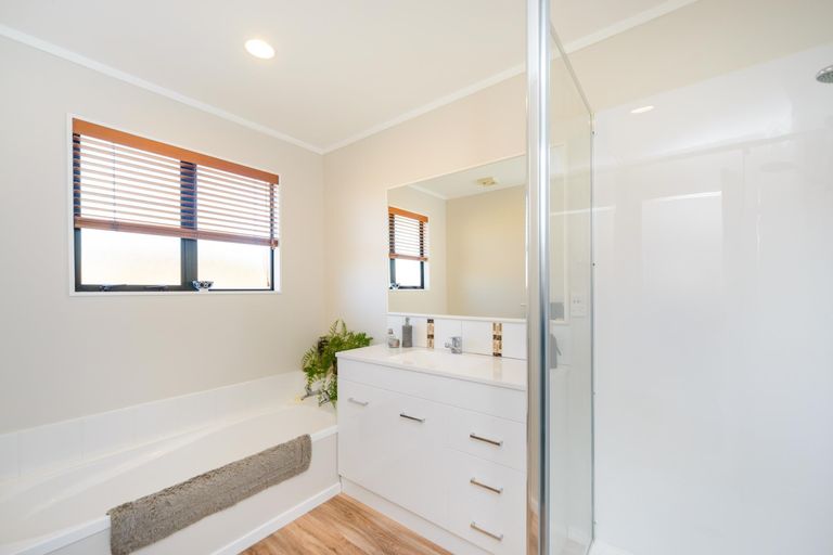 Photo of property in 39 Logan Way, Kelvin Grove, Palmerston North, 4414