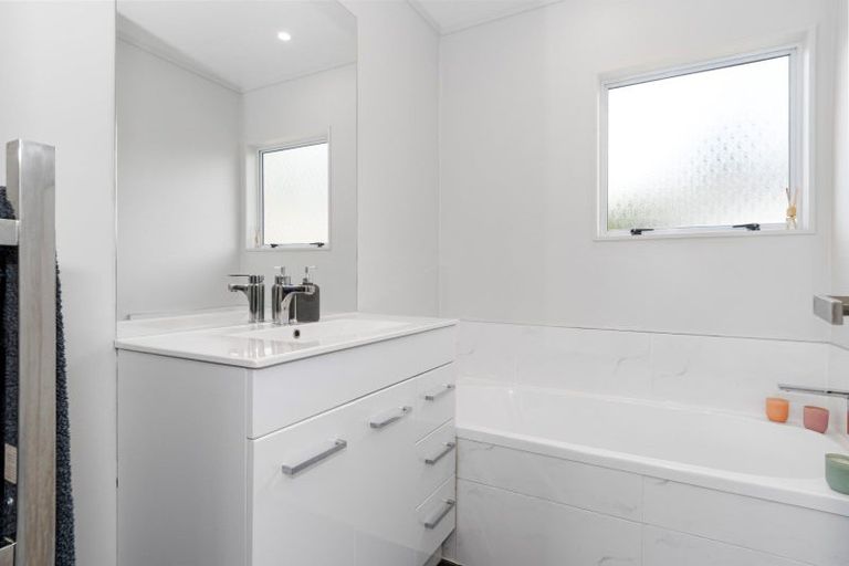 Photo of property in 4b Luke Street, Brookfield, Tauranga, 3110