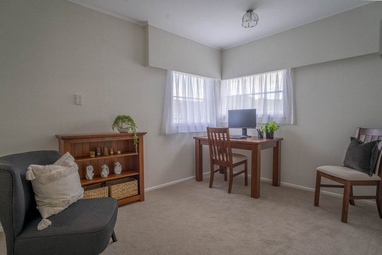 Photo of property in 2 Florio Terrace, Tawa, Wellington, 5028