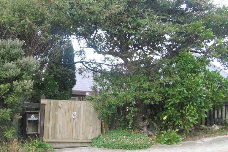 Photo of property in 6 Waiwera Crescent, Maupuia, Wellington, 6022