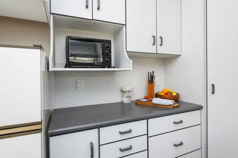 Photo of property in 2 Escort Grove, Awapuni, Palmerston North, 4412