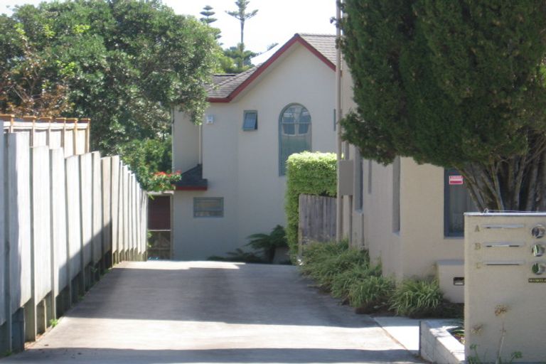 Photo of property in 2c Braemar Road, Rothesay Bay, Auckland, 0630