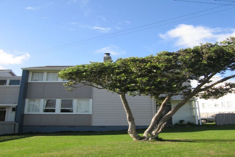 Photo of property in 28 Astrolabe Street, Cannons Creek, Porirua, 5024