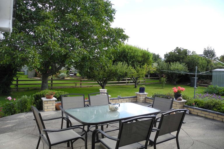 Photo of property in 17 Rugby Street, Waimate, 7924