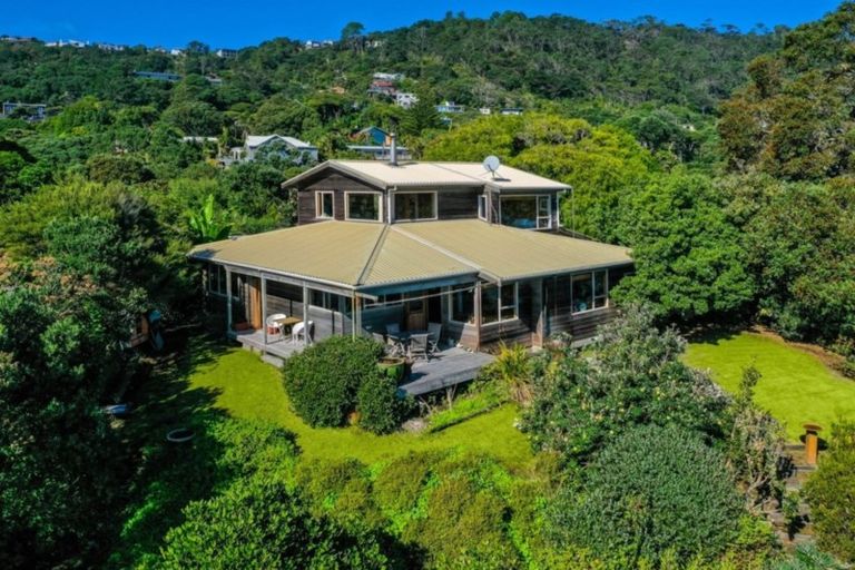 Photo of property in 393 Motutara Road, Muriwai, Waimauku, 0881