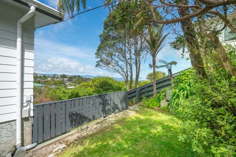 Photo of property in 20 Salford Street, Newlands, Wellington, 6037