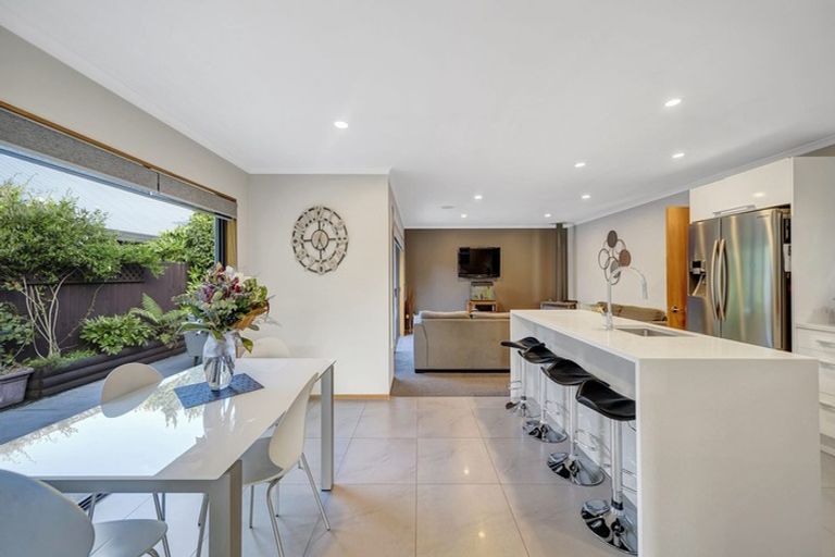 Photo of property in 18 Vanderbilt Place, Halswell, Christchurch, 8025