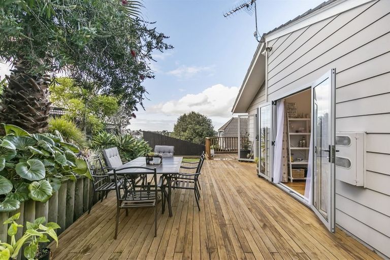Photo of property in 1/57 Sunset Road, Totara Vale, Auckland, 0629