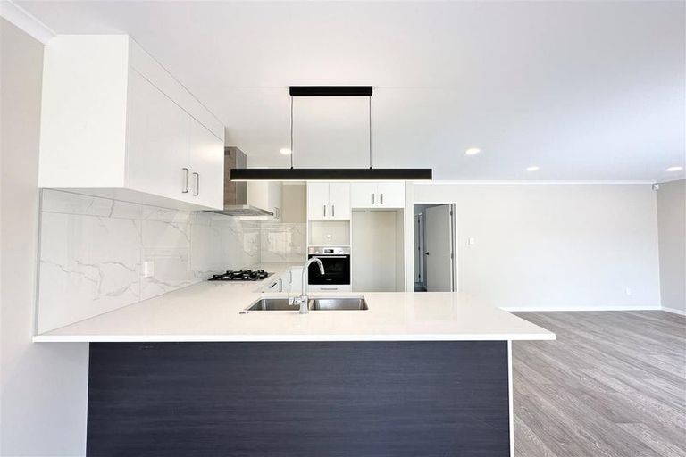 Photo of property in 33 Combat Street, Papakura, 2110