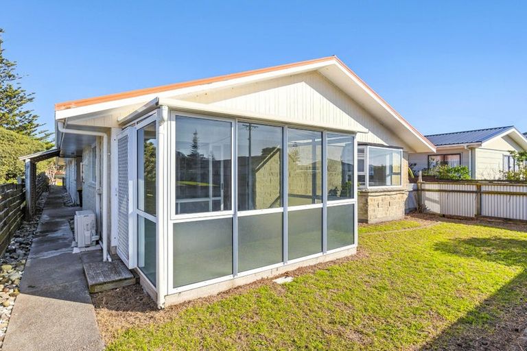 Photo of property in 5 Karaka Street, Otaki Beach, Otaki, 5512
