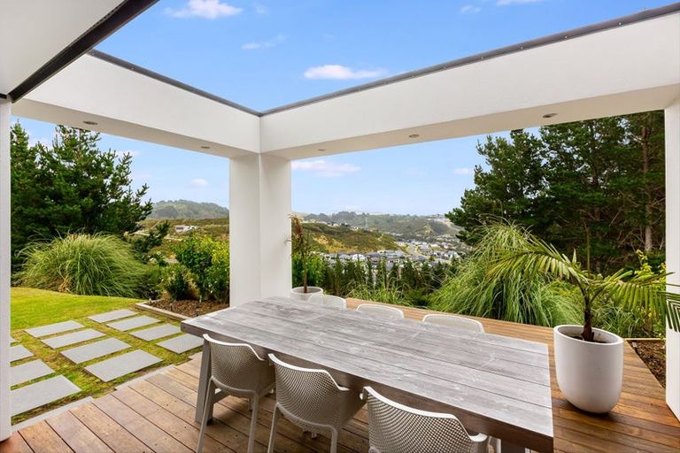 Photo of property in 32 Pacific View, Whitby, Porirua, 5024