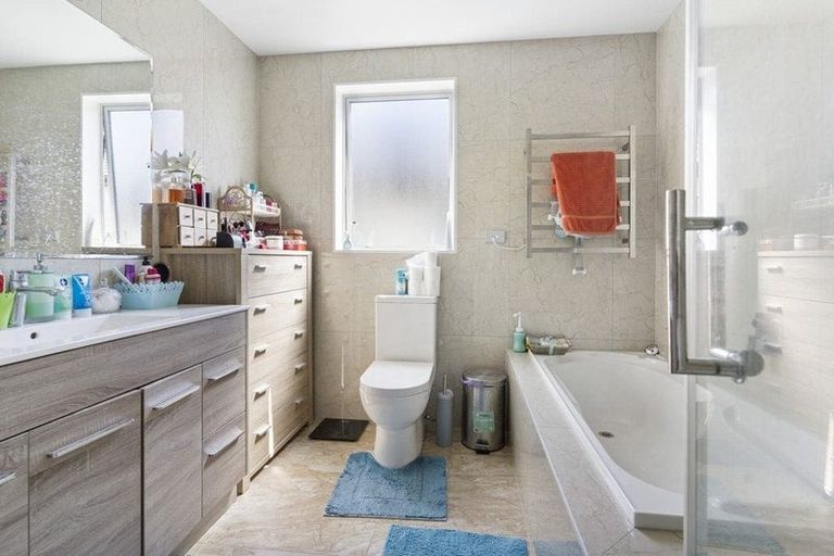 Photo of property in 31 Popokatea Drive, Takanini, 2112