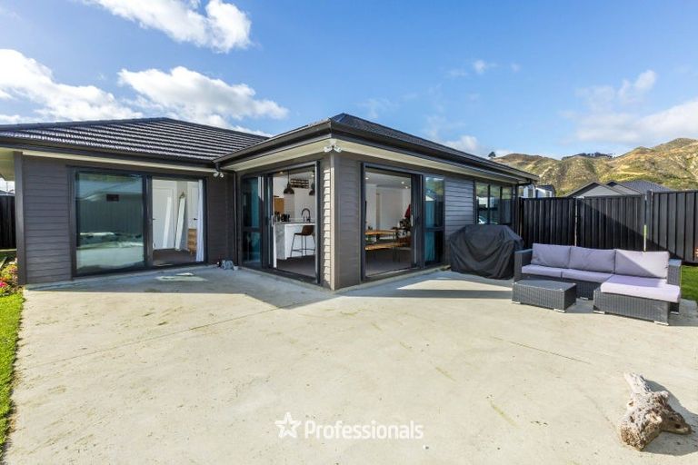 Photo of property in 18 Castletown Street, Wallaceville, Upper Hutt, 5018