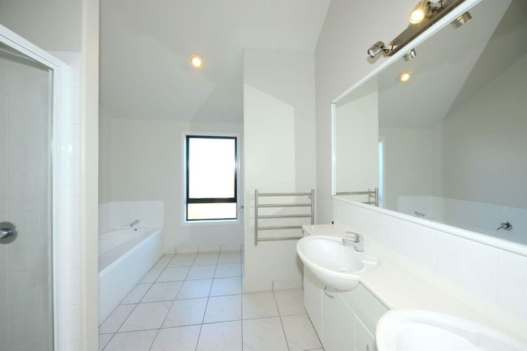 Photo of property in 3 Bottle Lake Drive, Parklands, Christchurch, 8083