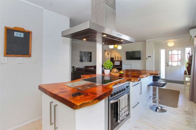 Photo of property in 155 Vipond Road, Stanmore Bay, Whangaparaoa, 0932
