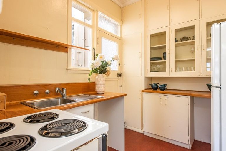 Photo of property in 2/2 Hawker Street, Mount Victoria, Wellington, 6011