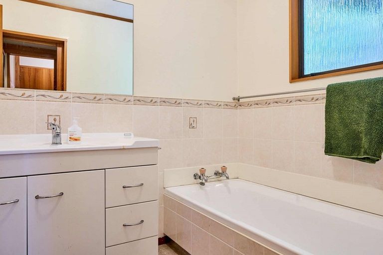 Photo of property in 16 Moana Road, Plimmerton, Porirua, 5026