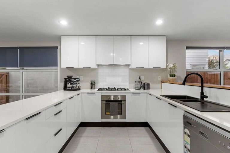 Photo of property in 28 Phar Lap Crescent, Takanini, 2112