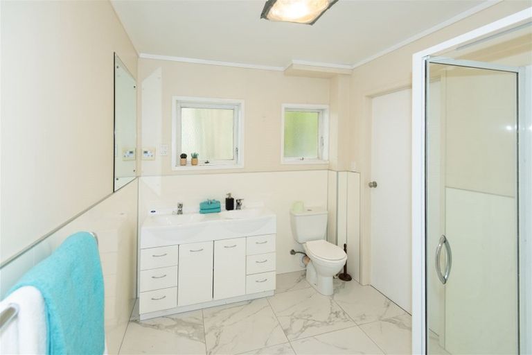 Photo of property in 2 Park Hill Road, Birkenhead, Auckland, 0626