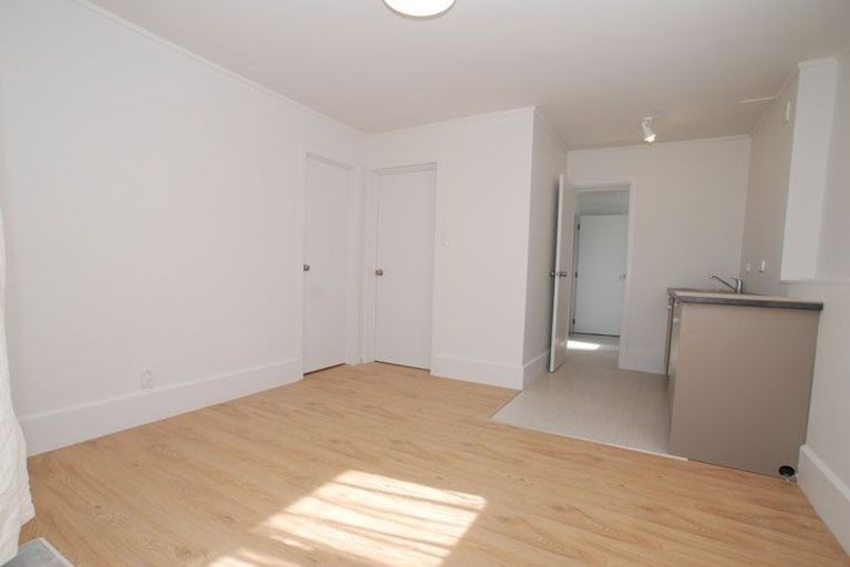 Photo of property in 21 Camrose Place, Glenfield, Auckland, 0629