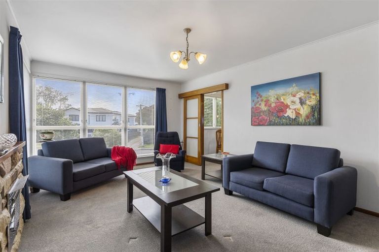 Photo of property in 4 Clendon Place, Manurewa, Auckland, 2102