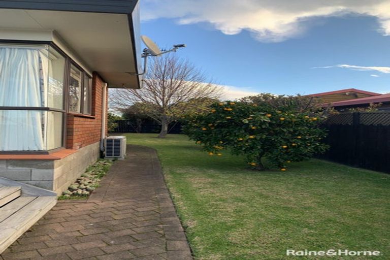 Photo of property in 18 Claridge Place, Mount Maunganui, 3116