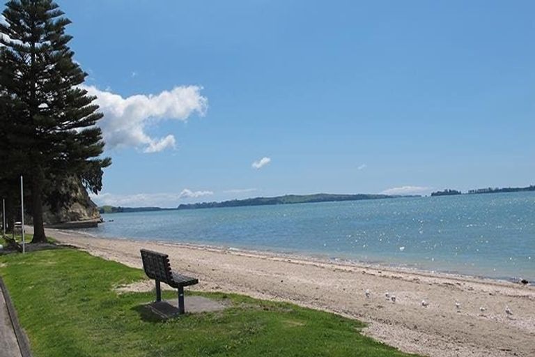 Photo of property in 2/8 The Esplanade, Eastern Beach, Auckland, 2012